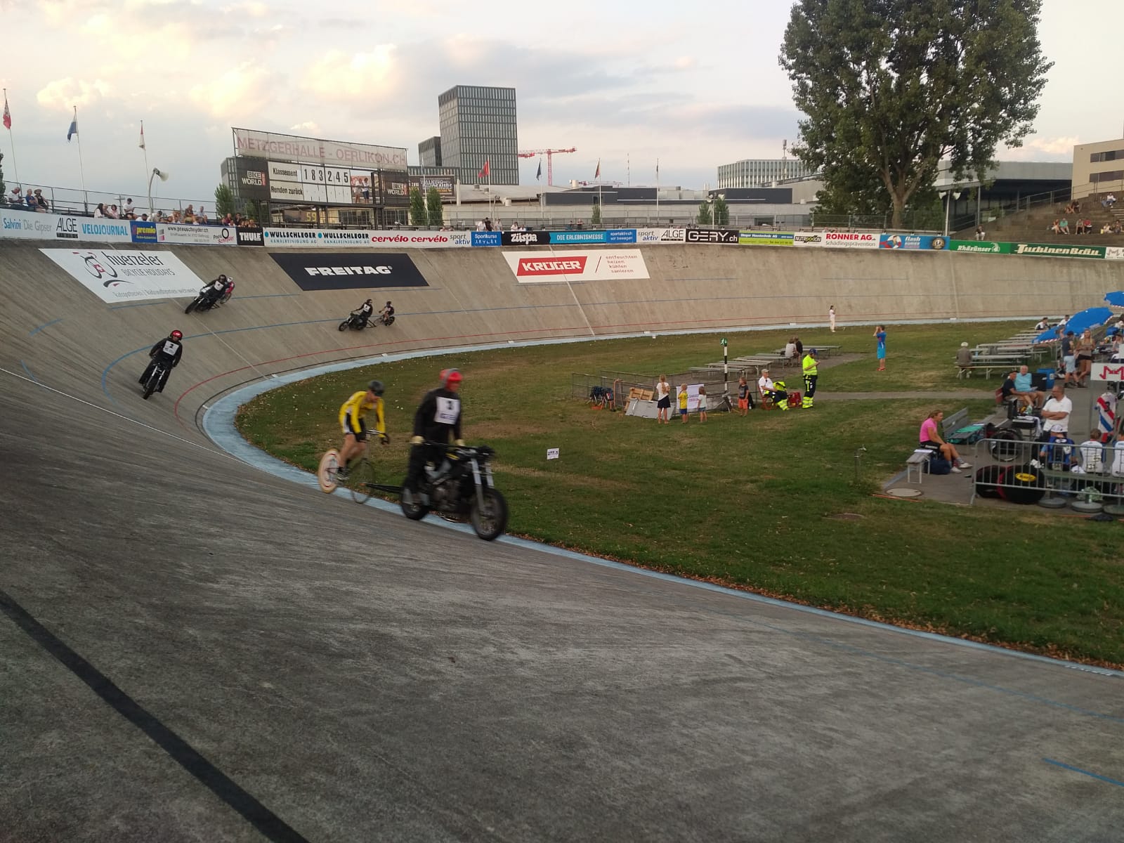 Langdistanz-Lauf am Fuschlsee mit 3D Animation, image size:1600x1200